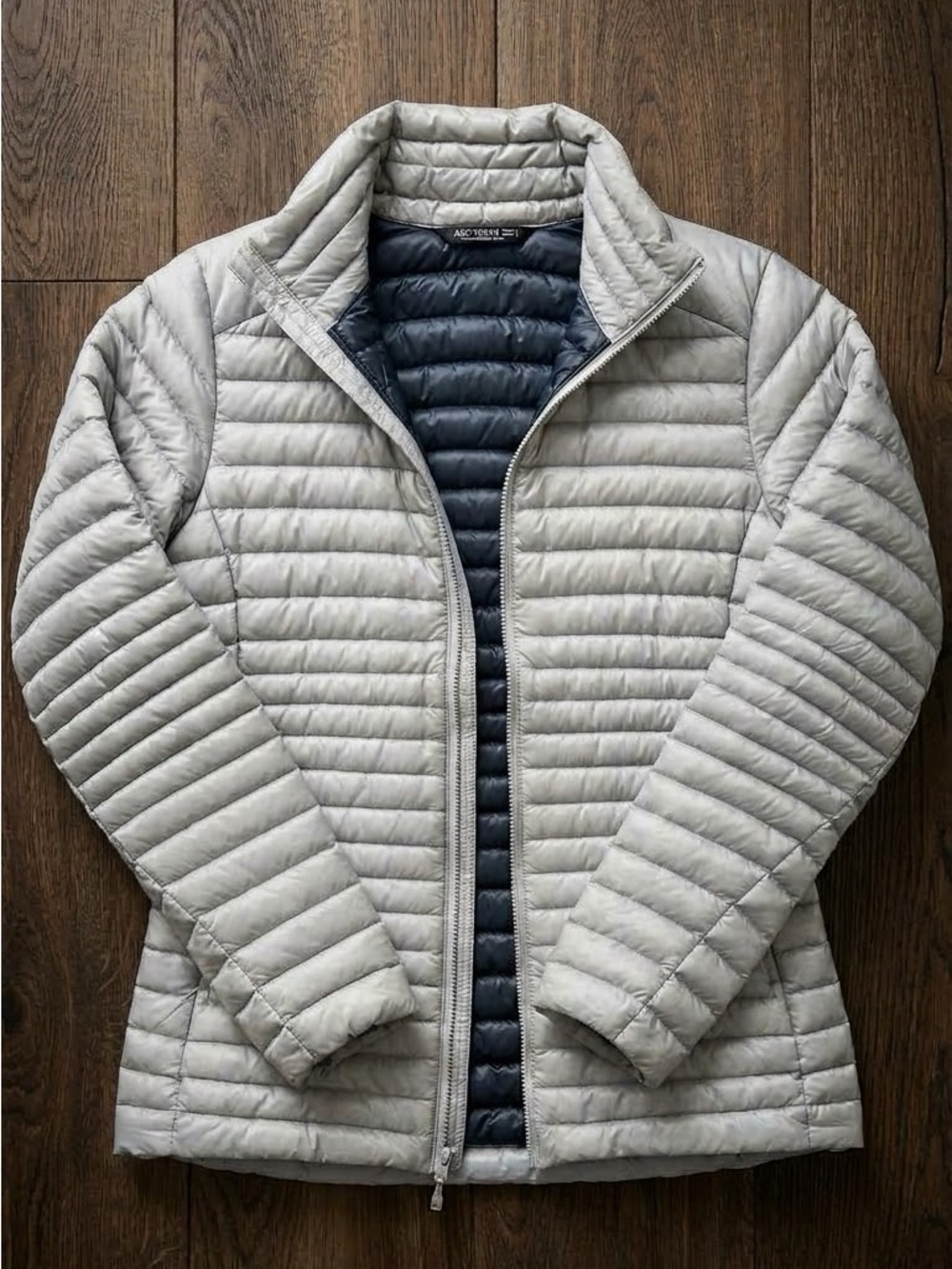 Arc’teryx Women’s Yerba Jacket UL goose down puffer full zip fitted in sz M